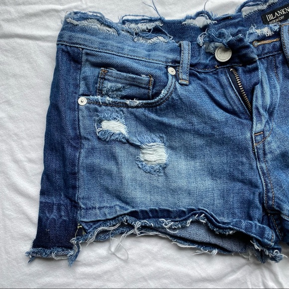 BLANKNYC Denim Distressed Released Hem Shorts (25) Jean Shorts Summer - Picture 6 of 10